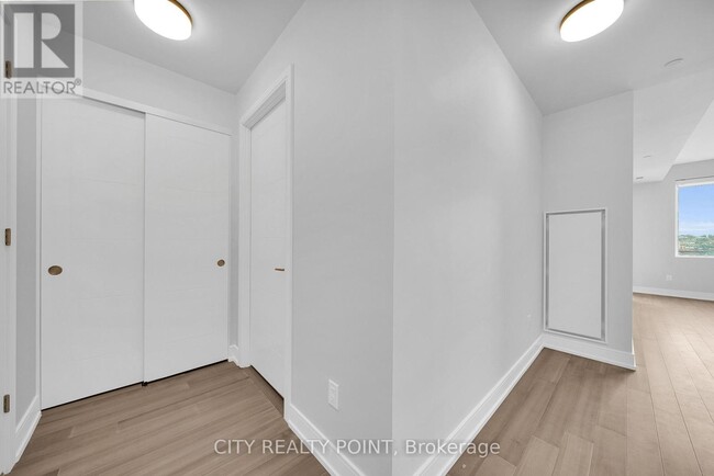 Photo du bâtiment - 664-664 Spadina Ave.