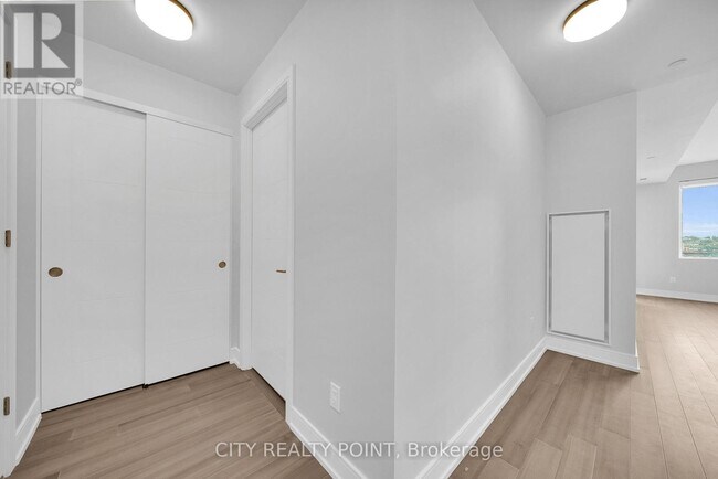 Photo du bâtiment - 664-664 Spadina Ave.