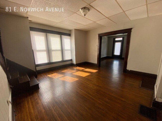 Foto del edificio - 81 E Norwich Ave