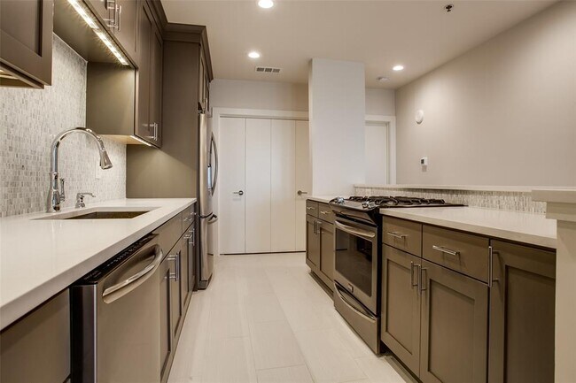 Foto del edificio - 4611 Travis St