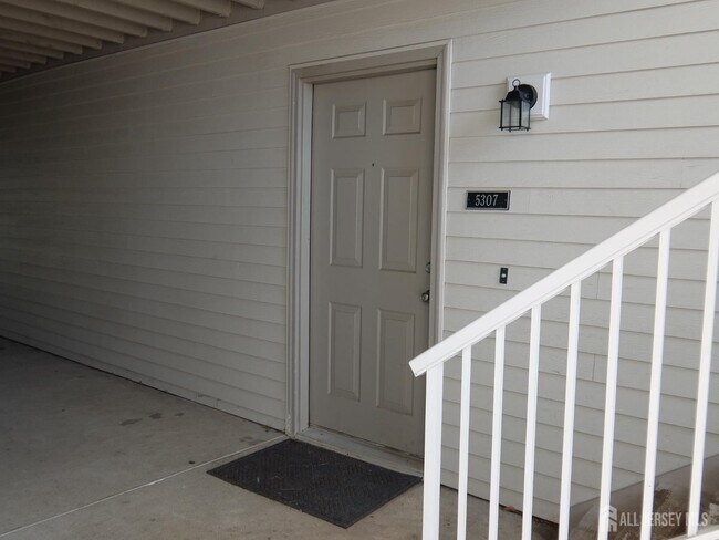 Foto del edificio - 5307 Ravens Crest Dr