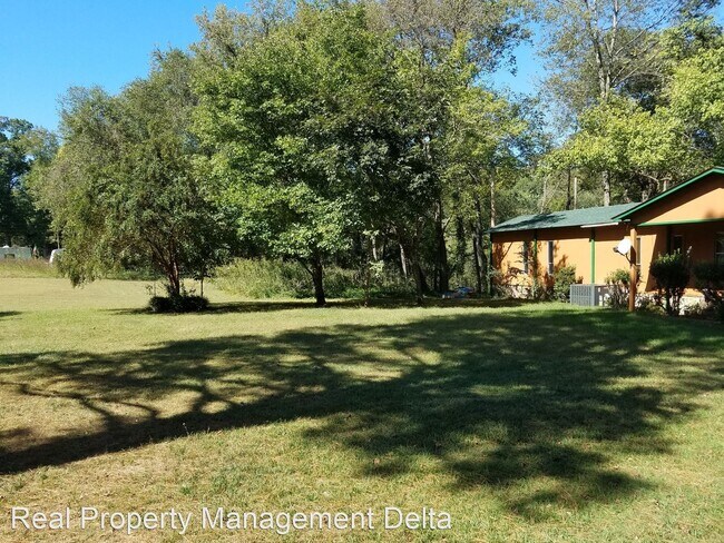 Building Photo - 2 br, 2.5 bath House - 1055 Ferguson Road