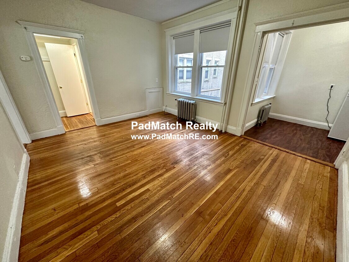 Building Photo - 1164 Boylston St