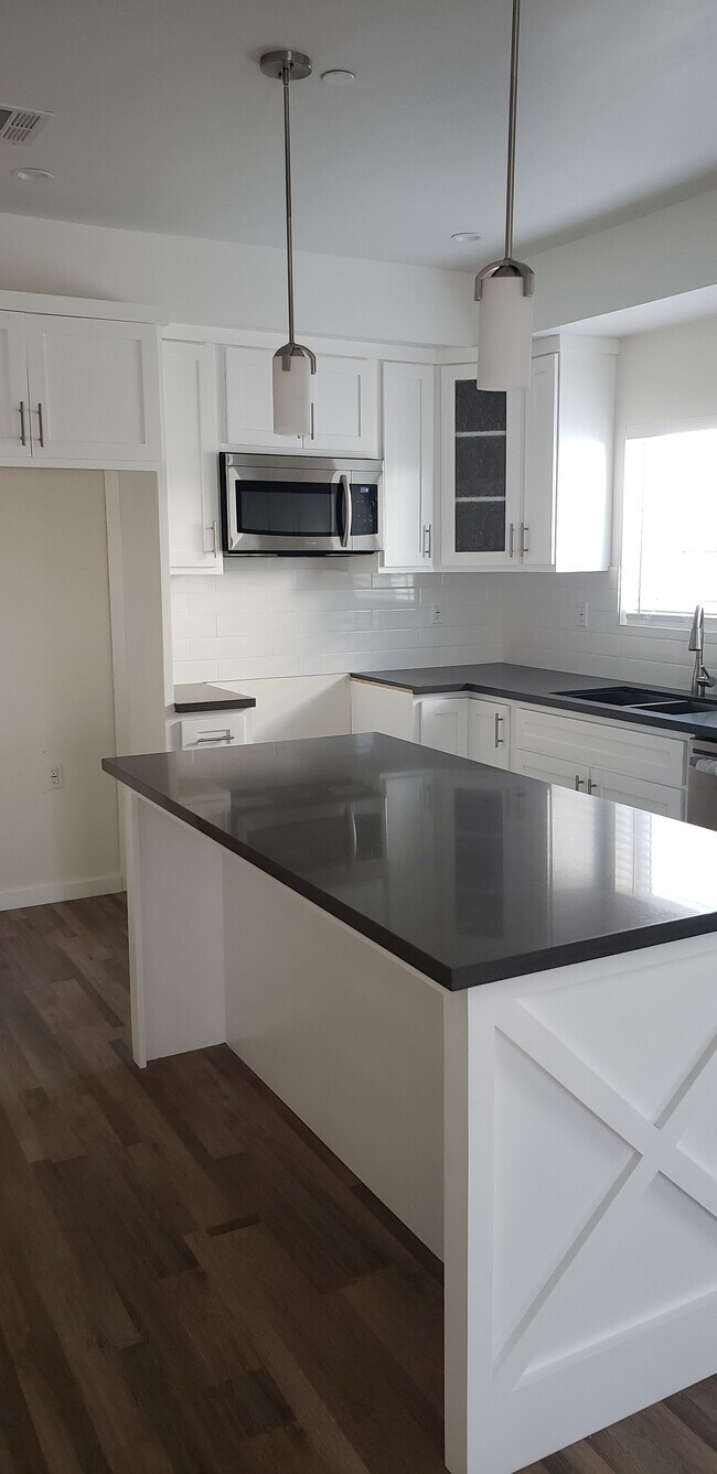 Foto del edificio - 2235 S Cloverdale Ave