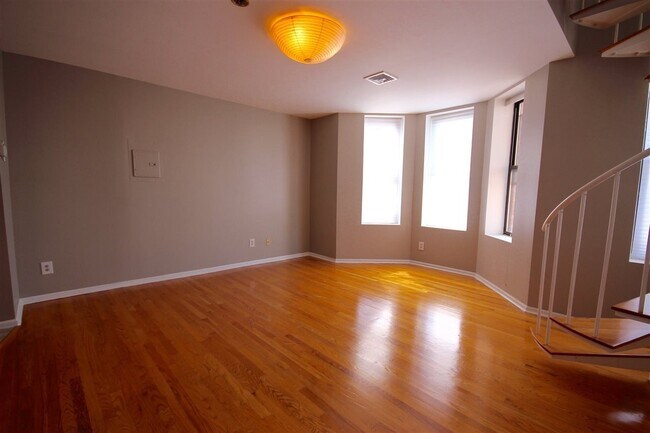 Building Photo - 220 48th St