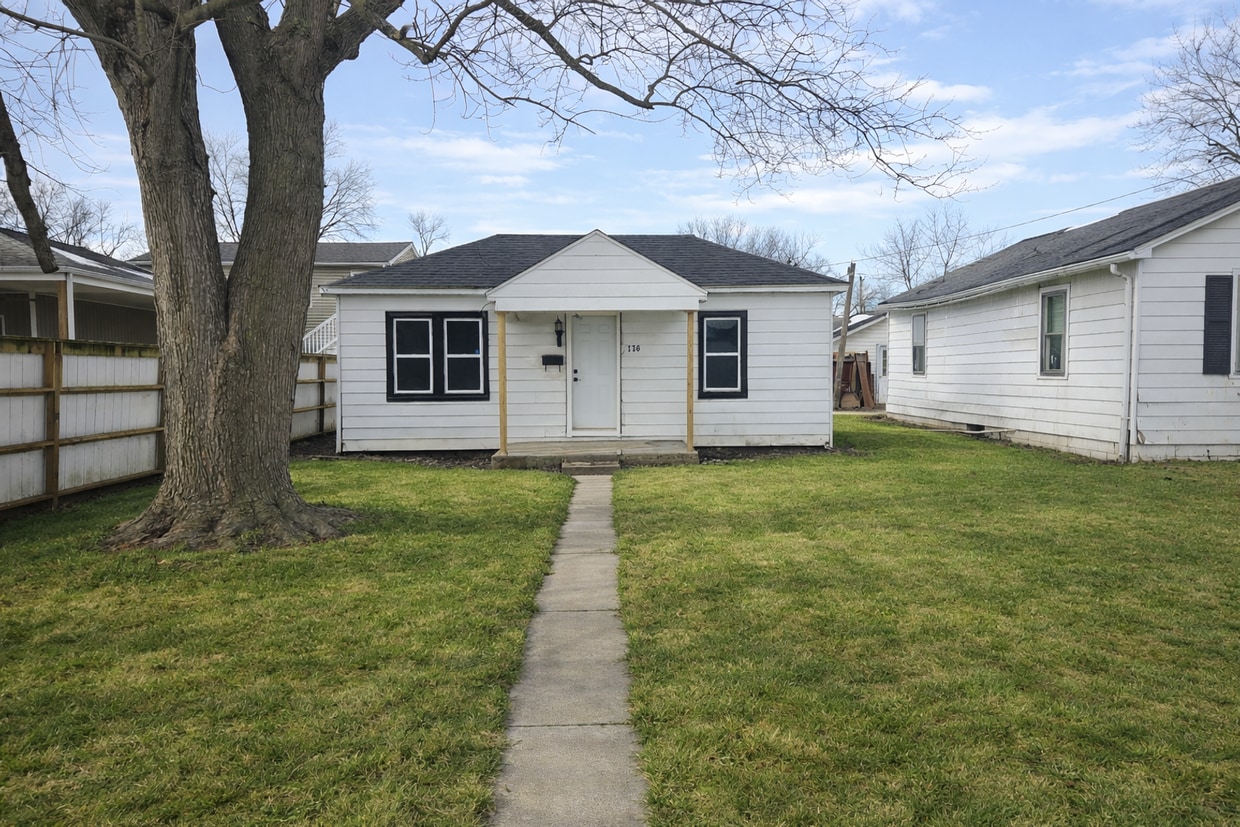2 bed, 1 bath in quiet East Alton neighborhood! - 2 bed, 1 bath in quiet East Alton neighborhood!