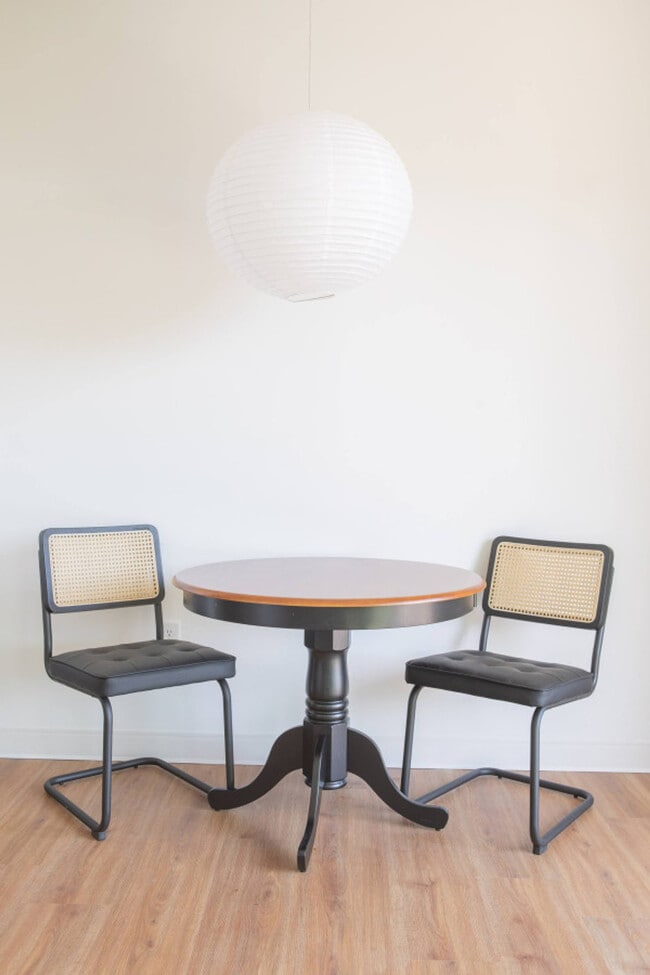 Building Photo - 1237 N Van Buren St