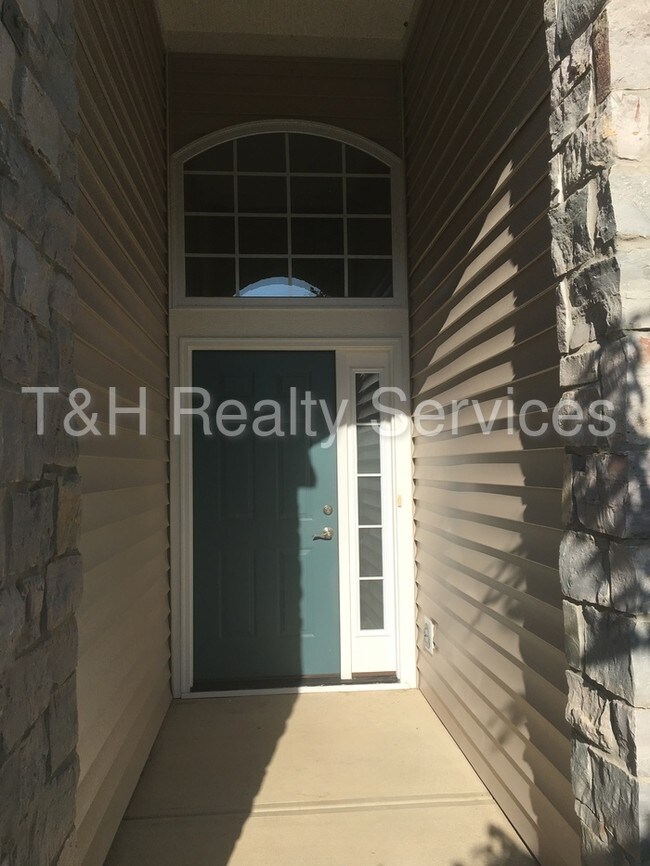 Building Photo - PENDING-Stunning Condo in Whiteland!