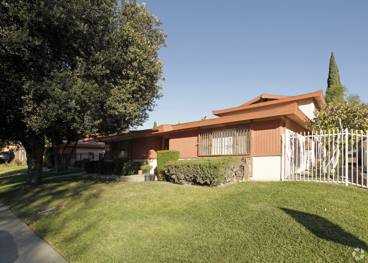 Primary Photo - 624-632 Abbey Ln