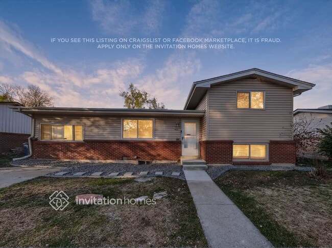 Building Photo - 402 S Robb Way