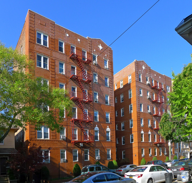 Building Photo - 1680 E 22nd St