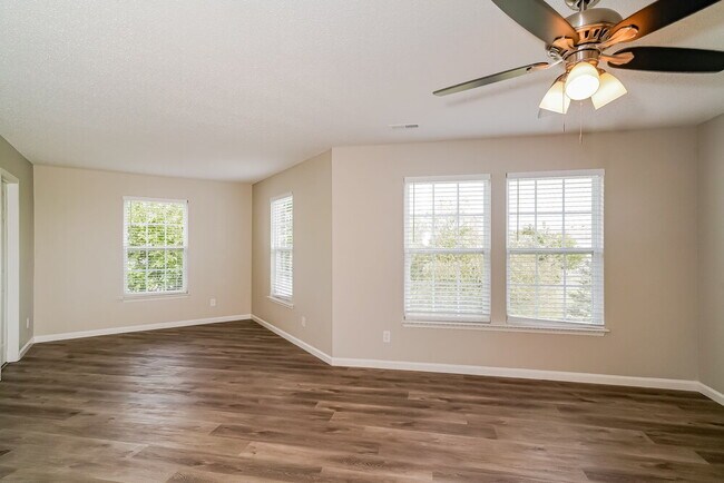 Foto del edificio - 5609 Woodland Trace Blvd