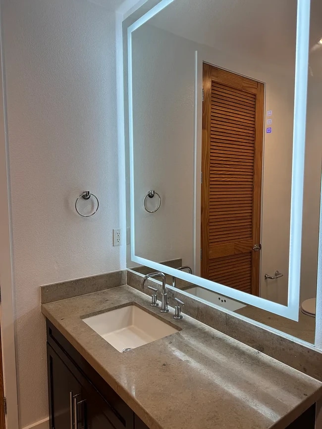 Building Photo - 395 E 4th St