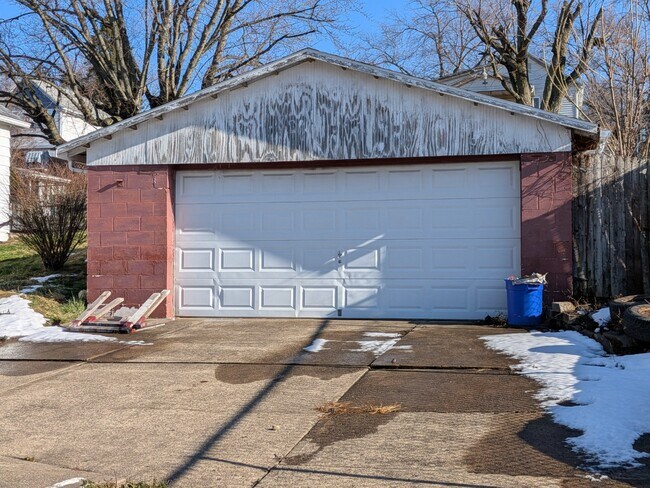 Foto del edificio - 3 Bedroom 1.5 Bathroom with garage