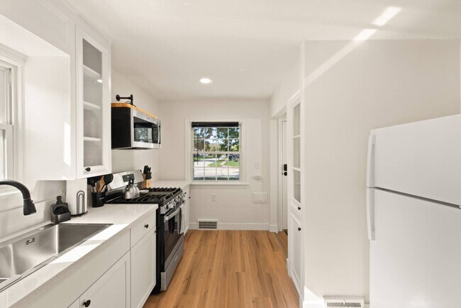 Foto del edificio - 611 E 260th St