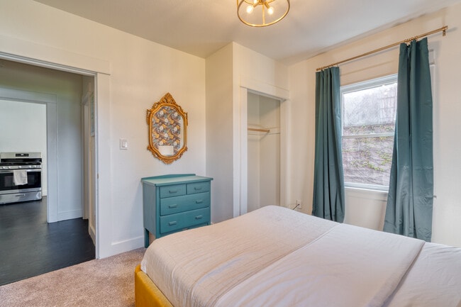 Foto del edificio - 2215 SE Powell Blvd