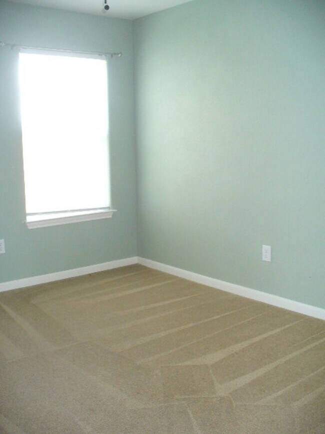 Foto del edificio - Charming 3-Bedroom Home for Immediate Move-In