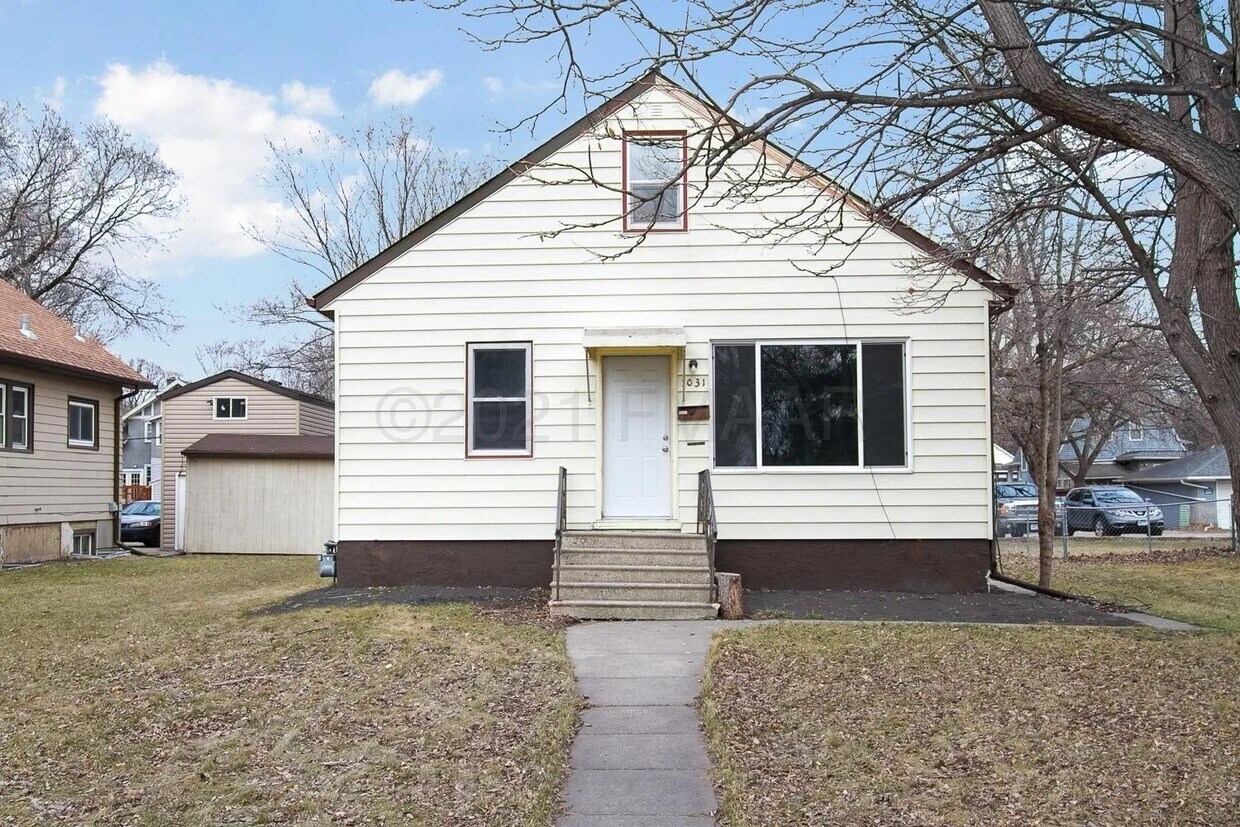 1031 College St N, Fargo, ND 58102 House Rental in Fargo, ND