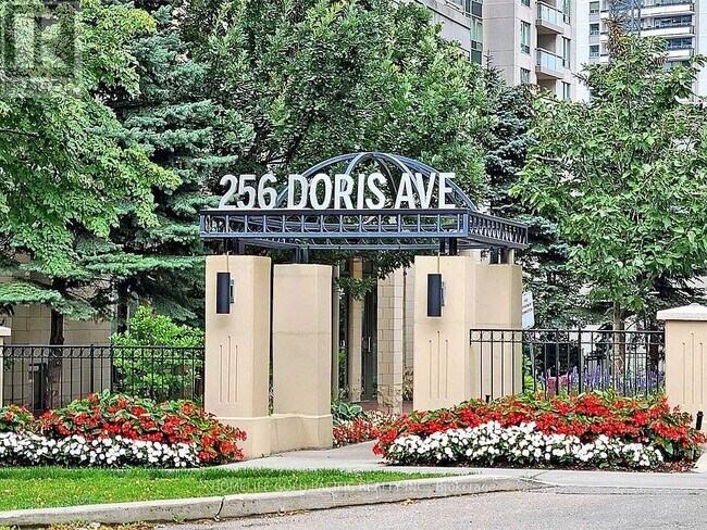 Building Photo - 256-1256 Doris Ave