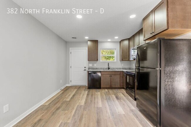 Foto del edificio - 382 N Franklin St