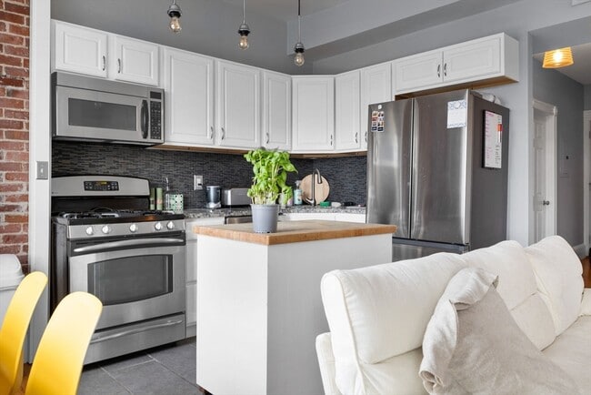 Building Photo - 705 Massachusetts Ave