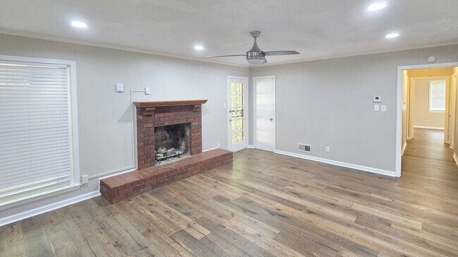 Building Photo - 3068 S Mendenhall Rd