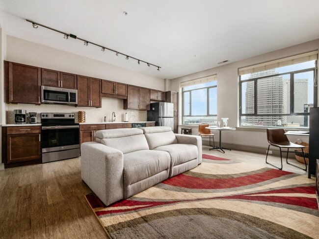 Building Photo - 51 N High St