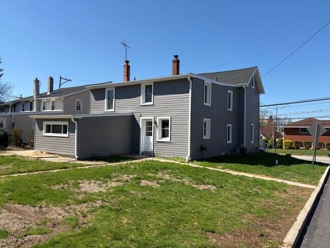 Foto del edificio - Fully Renovated 3BR/2BA Corner Twin Home-Move in Ready