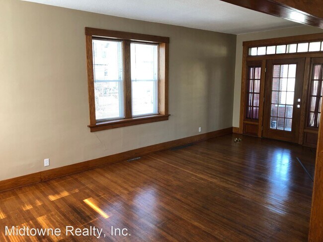 Building Photo - 3 br, 1 bath House - 1118 Loree St.