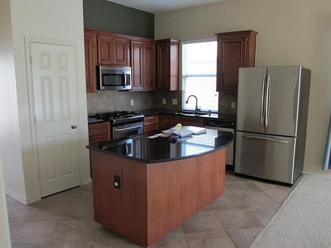 Building Photo - 6031 Lynwood Banks Ln