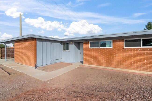 Foto del edificio - Great Eastside Home!