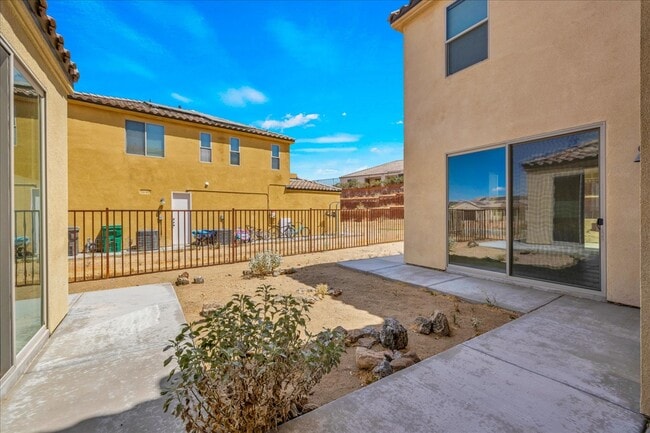 Building Photo - 56923 Ivanhoe Dr