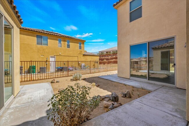 Foto del edificio - 56923 Ivanhoe Dr