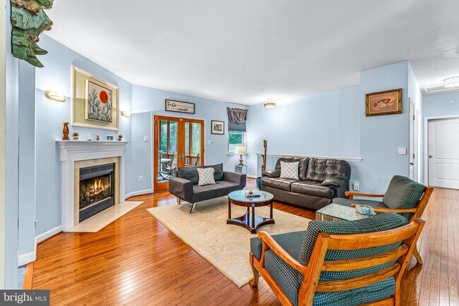 Building Photo - 10870 Hammond Dr