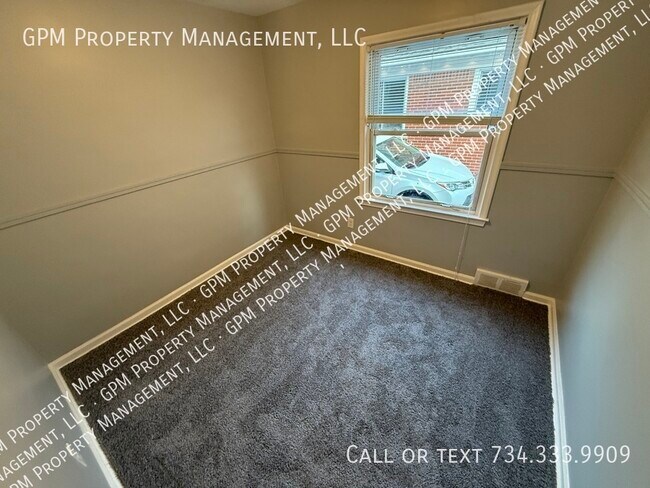 Foto del edificio - 15792 Belmont Ave