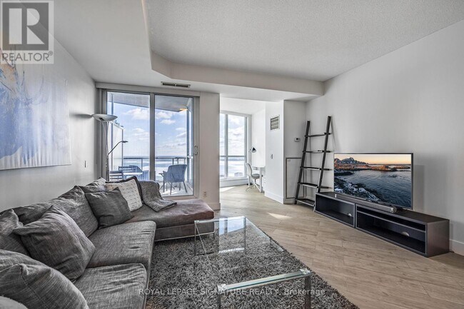 Photo du bâtiment - 218 Queens Quay W