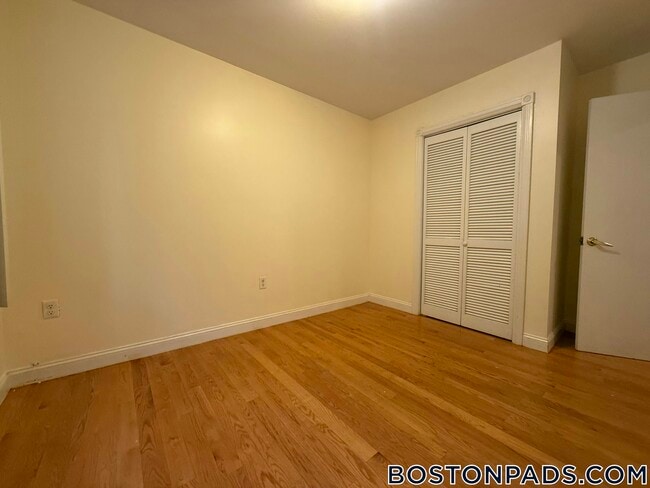 Foto del edificio - 90 Westland Ave