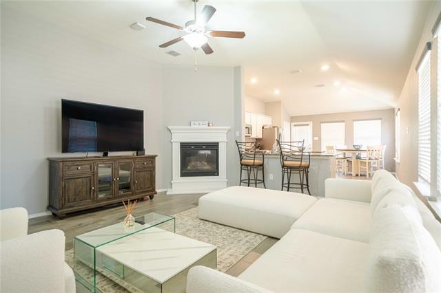 Foto del edificio - 8900 Devonshire Dr