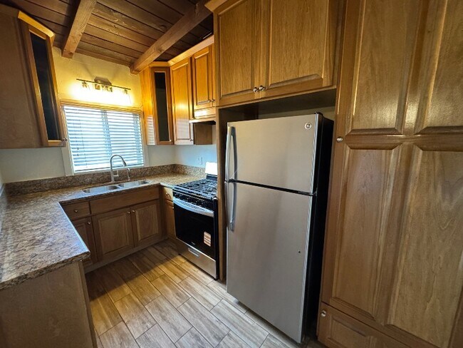 Foto del edificio - 1422 Manhattan Beach Blvd