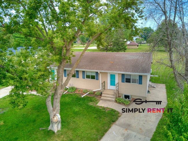 Building Photo - Sunset Ave 3 Bedroom Duplex in Kelley, IA