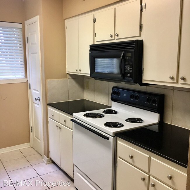 Building Photo - 2 br, 1.5 bath House - 907 Rothland St. #7C