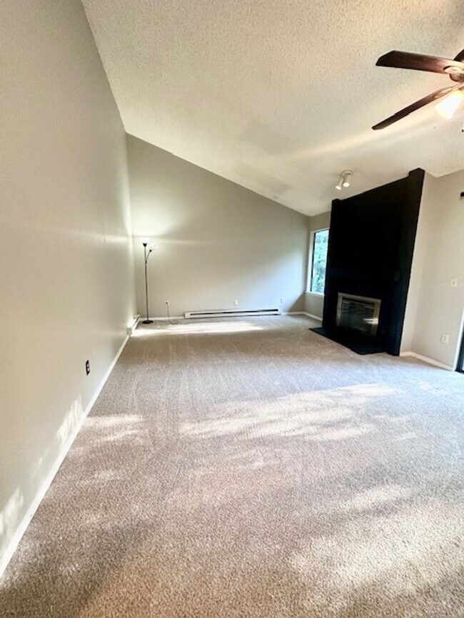Building Photo - Beautiful 2 Bed 1.75 Bath Home!