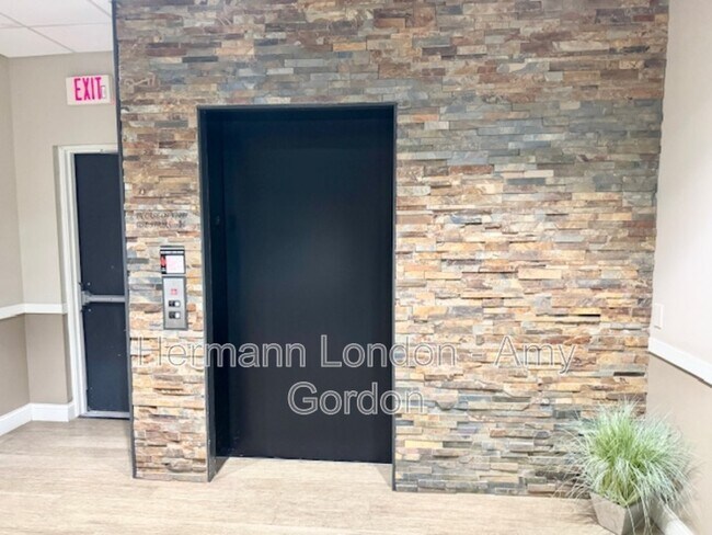 Foto del edificio - 200 S Kirkwood Rd