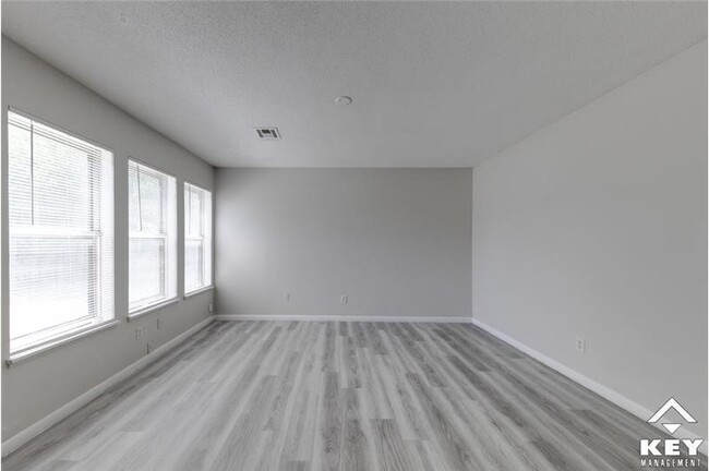 Building Photo - 617 N Clayton Ave