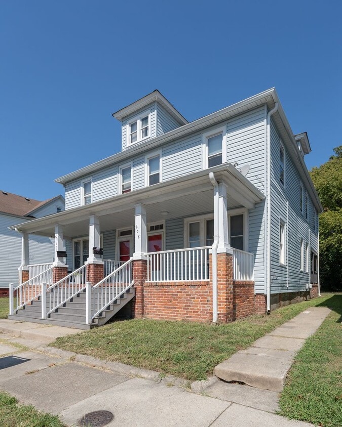 Primary Photo - RB208 Poplar Ave-4 units
