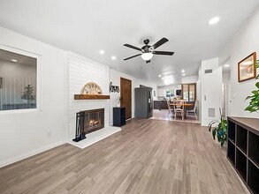 Building Photo - 9252 Fairlawn St