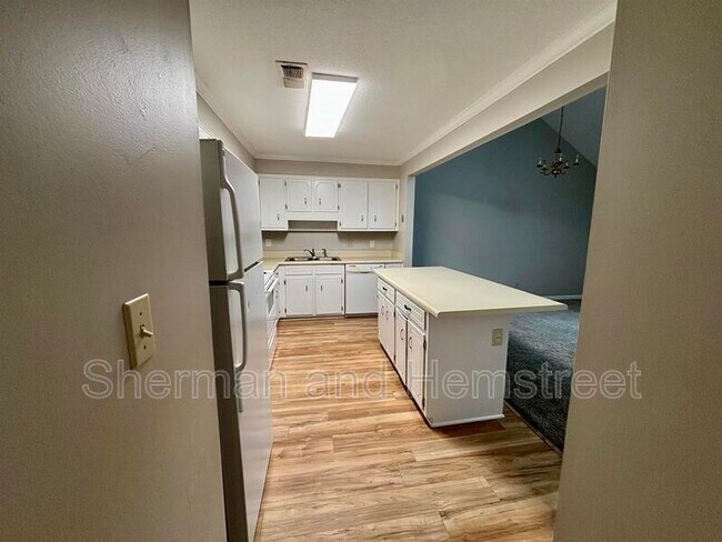 Foto del edificio - 2139 Holt St