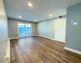 Building Photo - 31 Andrew St