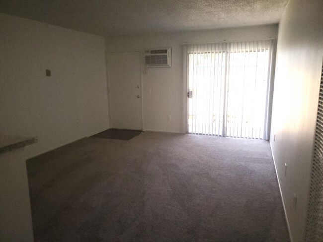 Foto del edificio - 5157 Revere St