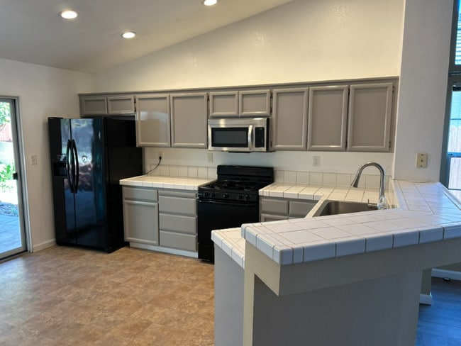 Building Photo - 8464 Banyon Tree Ct